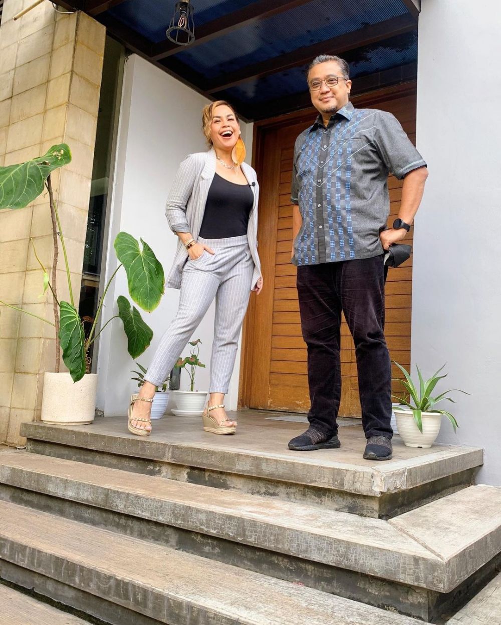 Jadi Fans Berat, 10 Artis Akhirnya Kesampaian Foto Berdua Bareng Idola