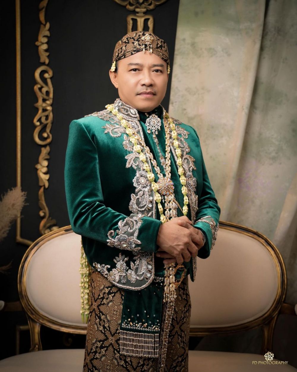 Manglingi! 10 Photoshoot Keluarga Hermansyah Bertema Pengantin Jawa