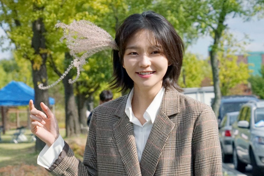 Со янг. Esom. So so young.