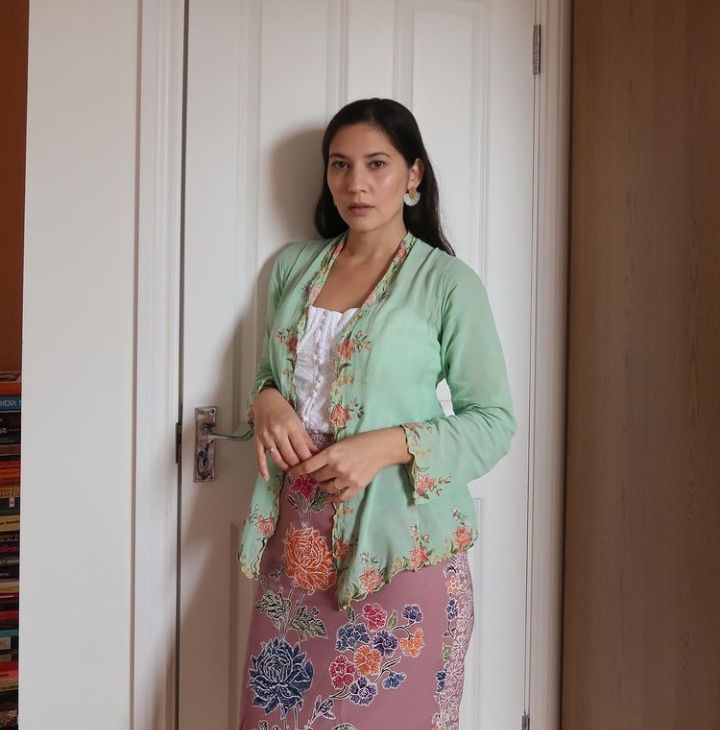 10 Potret Padu Padan Kebaya Encim Hannah Al Rashid, Modern nan Anggun!