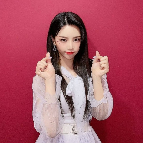 9 Potret SeeA, Member PinkFantasy yang Punya Aura Duality Kuat