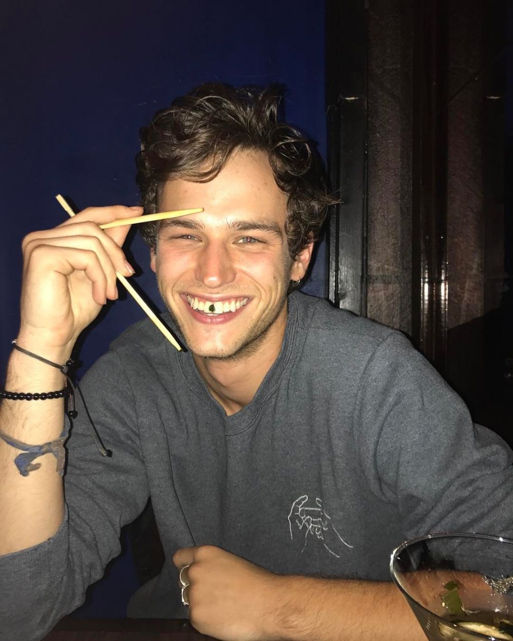 10 Potret Anti Jaim Brandon Flynn Aktor 13 Reasons Why