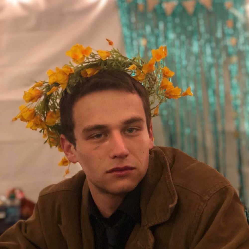 10 Potret Anti Jaim Brandon Flynn Aktor 13 Reasons Why