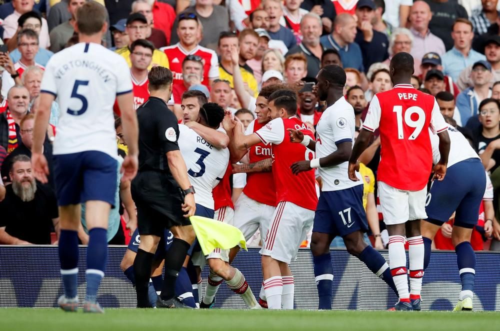 Hujatan hingga Makian, 10 Derby Terpanas di Ranah Sepak Bola Inggris