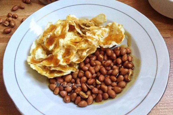 10 Camilan Lokal dari Kacang Tanah yang Bikin Kamu Betah Ngemil