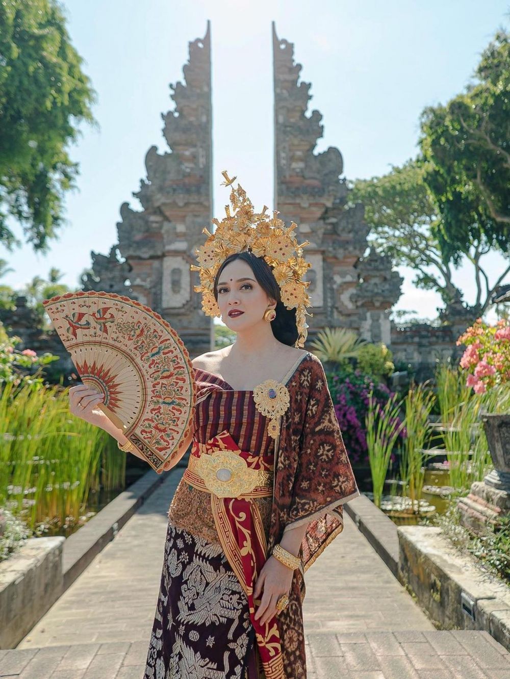 Paripurna 9 Photoshoot Artis Dengan Busana Adat Bali 