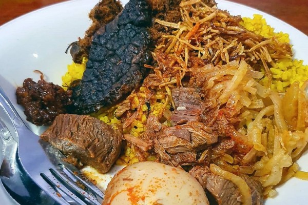 10 Nasi Kuning Enak di Makassar yang Pas buat Menu Sarapan