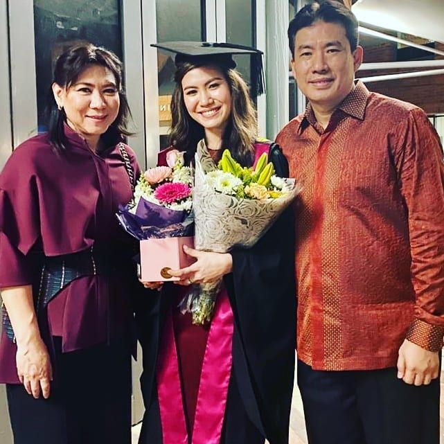 9 Potret Bahagia Susi Susanti dengan Keluarga Tercinta, Genap 50 Tahun