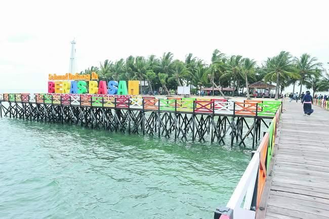 Berkunjung ke Pulau Beras Basah yang Indah di Kota Bontang