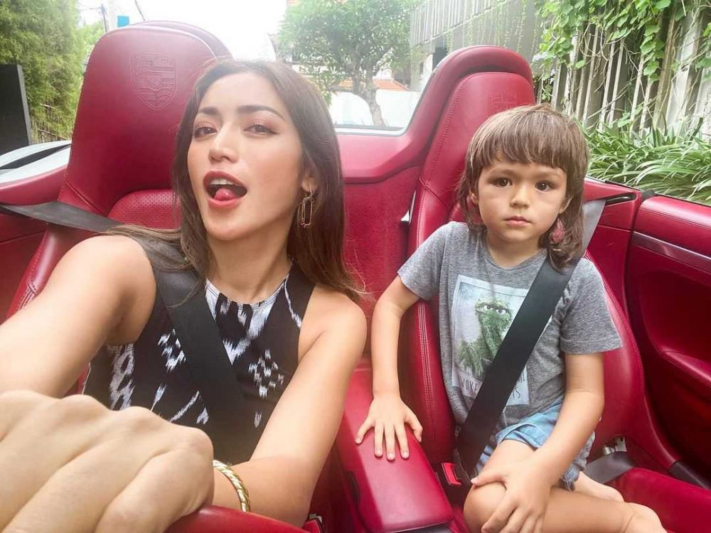 10 Anak Artis Jadi Kesayangan Netizen Sejagat Maya, Berparas Bule