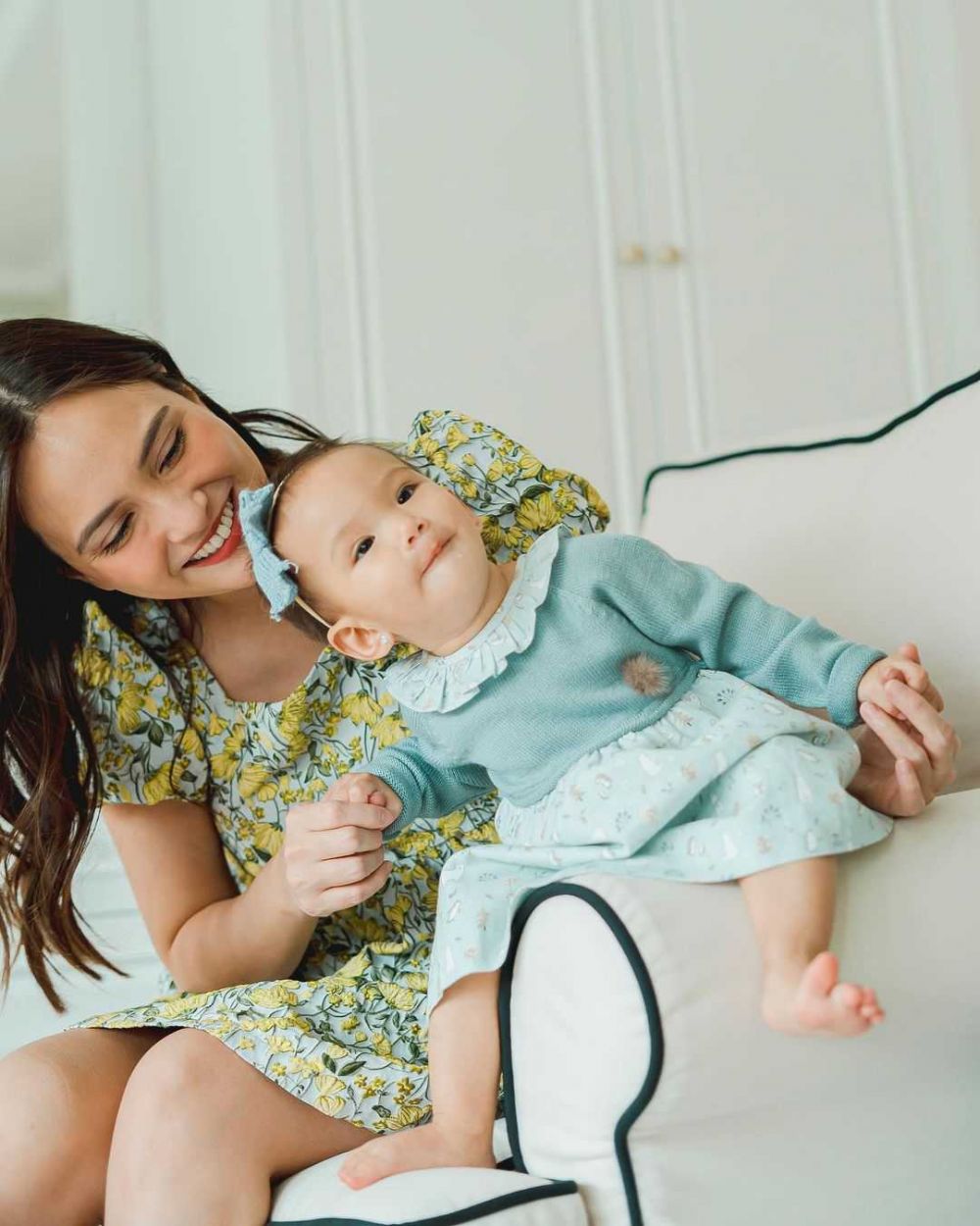 Mama Idaman Masa Kini, 9 Potret Artis Telaten Mengasuh Anak Pertama