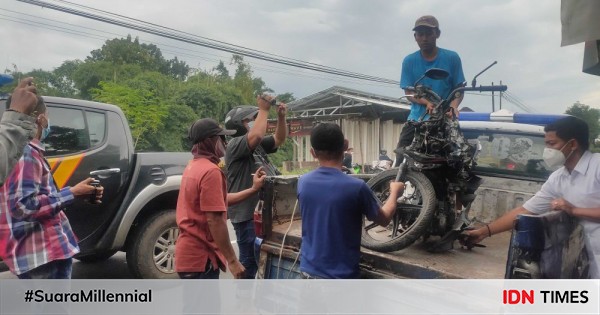 Tabrakan motor vs truk angkut bata di jombang, satu orang meninggal