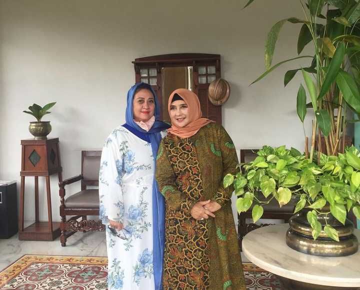 Usia Senja Semakin Produktif, 9 Potret Inspiratif Yessy Gusman
