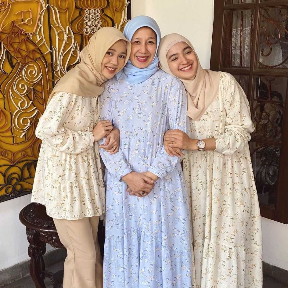 9 Potret Cut Syifa Mantap Berhijab, Makin Memesona!