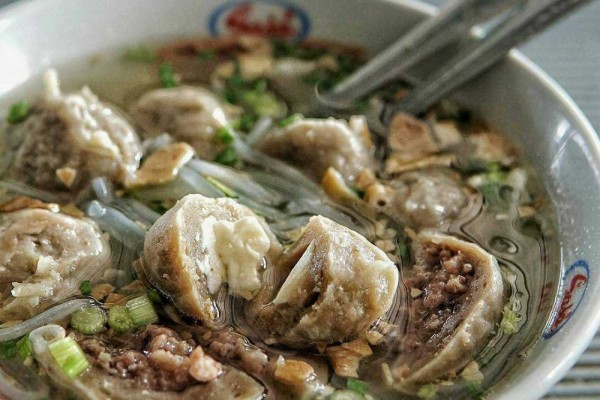 Bikin Keringetan, Ini 7 Tempat Makan Bakso Termantap di Surabaya