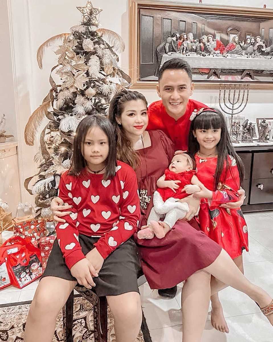 Family Goals! 10 Potret Harmonis Keluarga Presenter Top Indonesia