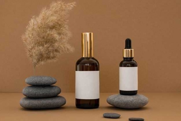 5 Perbedaan antara Bakuchiol dan Retinol, Sudah Tahu Belum?