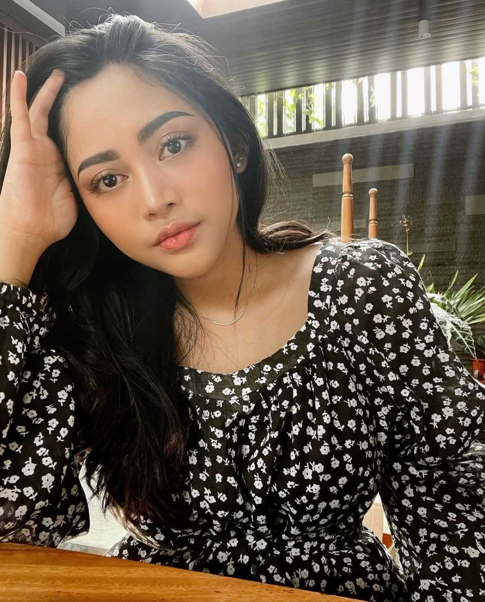 Bak ABG, 10 Potret Stunning Rachel Vennya dengan Rambut Terurai