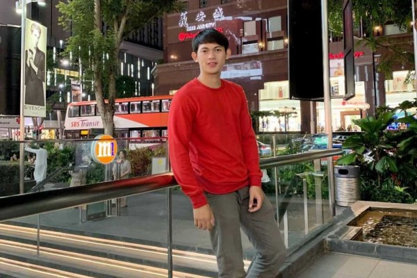Jajal Dunia Akting, 10 Potret Cool Irfan Sebaztian yang Bikin Meleleh