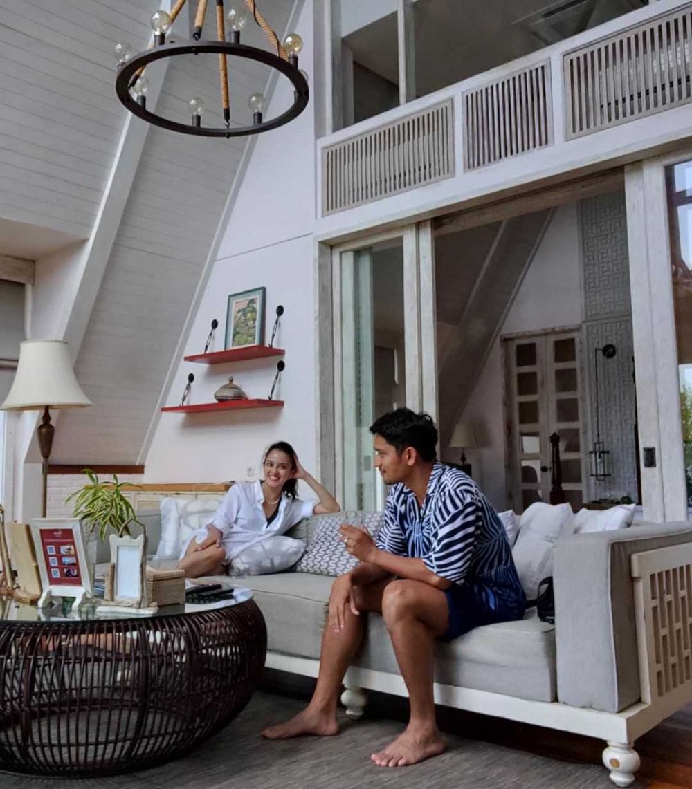 9 Honeymoon Artis Baru Nikah, Naik Helikopter hingga Main Salju