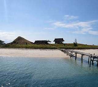 9 Pesona Pulau Kenawa di Sumbawa, Punya Julukan 'The Hidden Paradise'