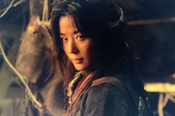 10 Fakta Peran Jun Ji Hyun yang Tampil Misterius di Spin-Off Kingdom