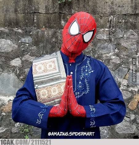 10 Potret Kocak Orang Pakai Kostum Spider-Man di Tempat Umum