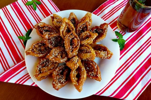 Ada Roti Ular, Ini 8 Dessert Favorit ala Maroko yang Wajib Kamu Cicipi