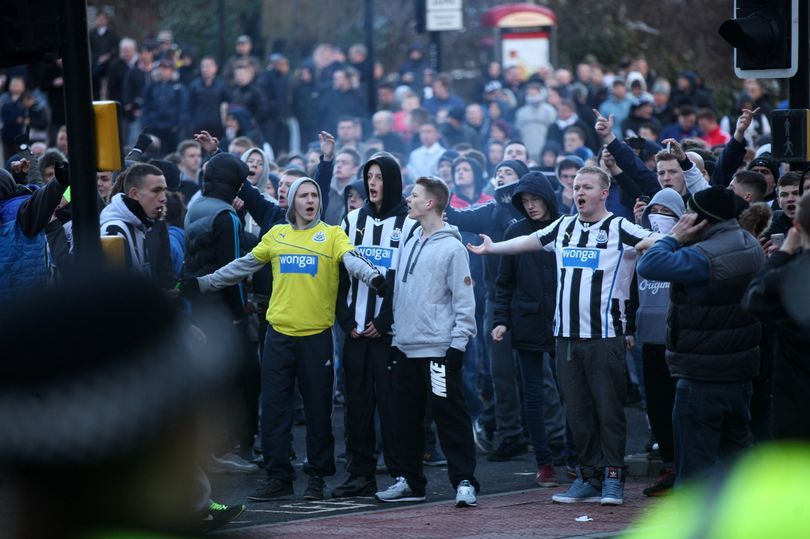 Hujatan hingga Makian, 10 Derby Terpanas di Ranah Sepak Bola Inggris