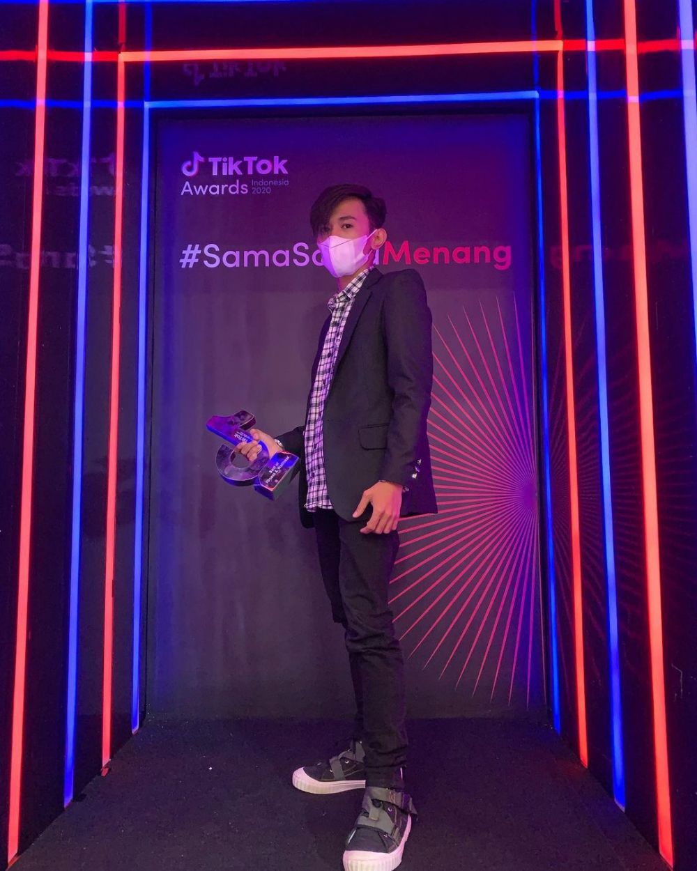 10 Style Kece Pengisi Acara Dan Pemenang TikTok Awards