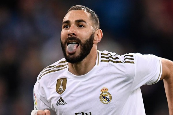 Karim Benzema Bela Lionel Messi yang Diserbu Kritik
