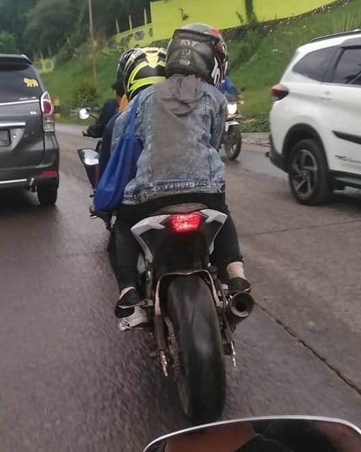 Bikin Polisi Gereget Tilang, 10 Potret Lucu saat Dibonceng