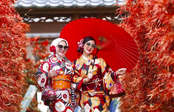10 Gaya Cetar Syahrini Pakai Kimono, Bak Putri Bangsawan Jepang
