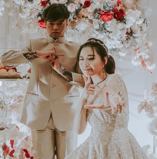 Baru Menikah, 10 Kisah Cinta Reza Arap dan Wendy Sejak Pacaran