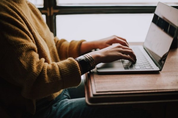 Tangan Terasa Kaku saat WFH? Ini Tips Cegah dan Mengatasinya
