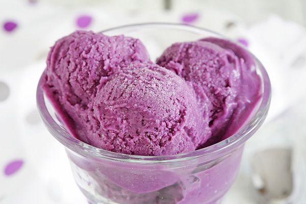 Resep Sederhana Membuat Es Krim Ubi Ungu, Segernya Nampol!