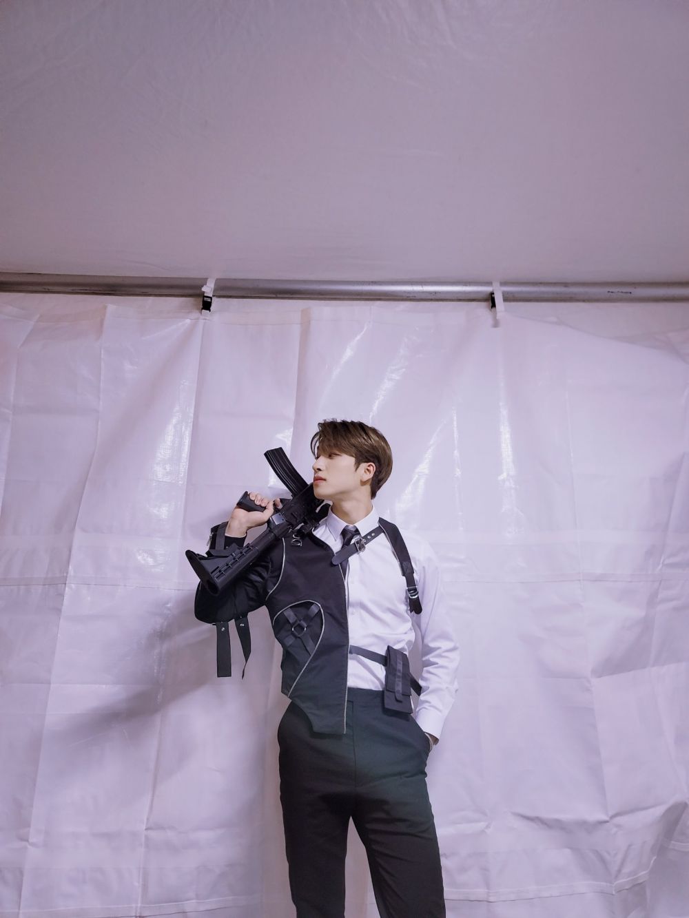 10 Potret Sangyeon, Leader THE BOYZ yang Gagah Paripurna