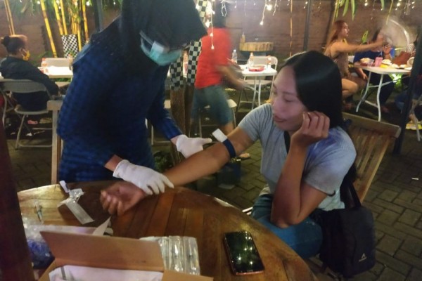 Pandemik, Transpuan Tulungagung Banting Setir Jadi ART