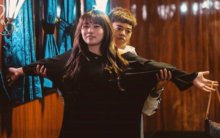 9 Pasang Seleb Tiru Pose Ala Titanic, Ada Romantis dan Kocak
