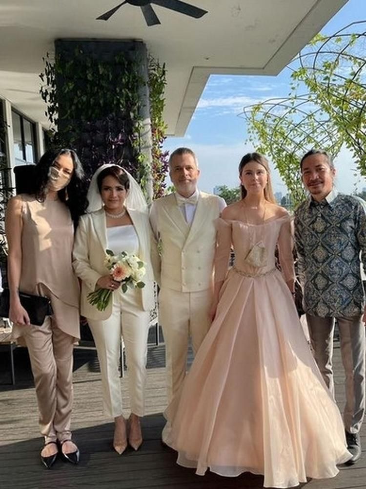 10 Artis Ditinggal Mantan Suami Nikah Duluan, Sedih Gak Ya?