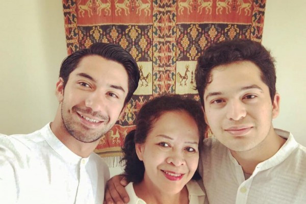 10 Artis Ini Ternyata Mualaf, Ada Reza Rahadian