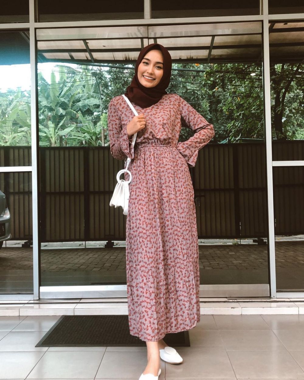 10 Inspirasi Dress Hijab ala Selebgram Isnaini Fauziah, Mudah Disontek