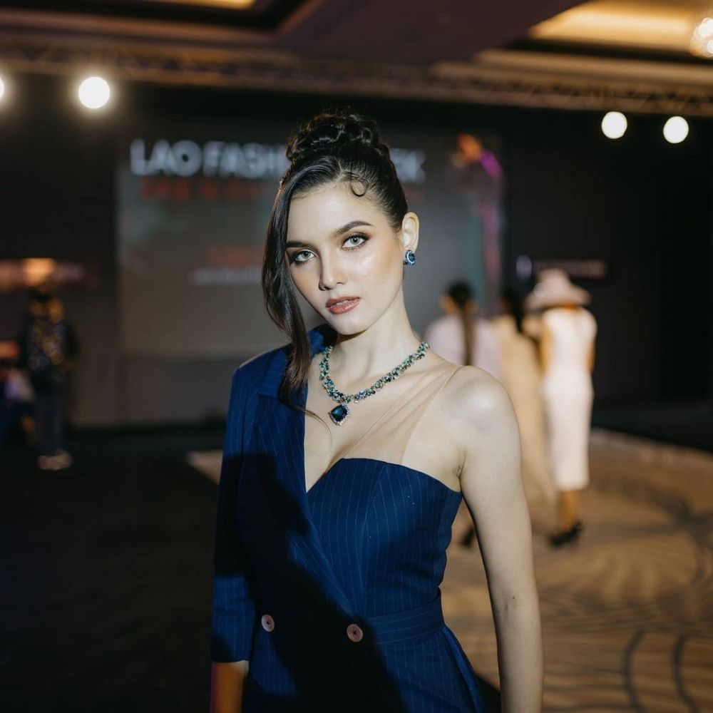 Potret Christina Lasasimma Miss Universe Laos 2020