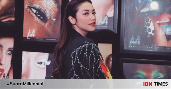 Bagai tuan putri! 10 potret velove vexia kenakan dress hitam