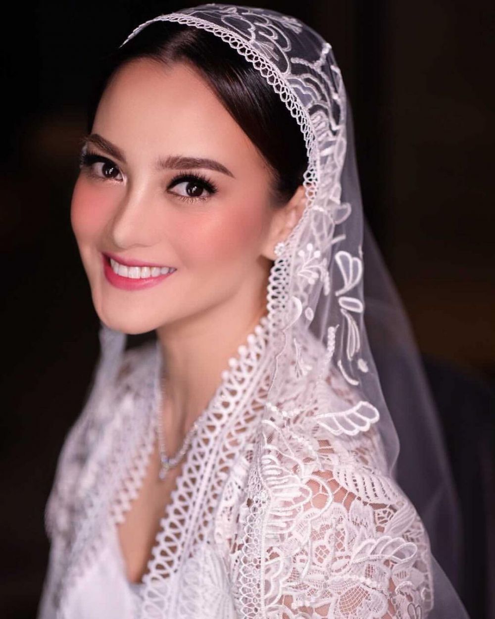 Bikin Ibnu Jamil Terpesona! 9 Potret Close Up Ririn Ekawati