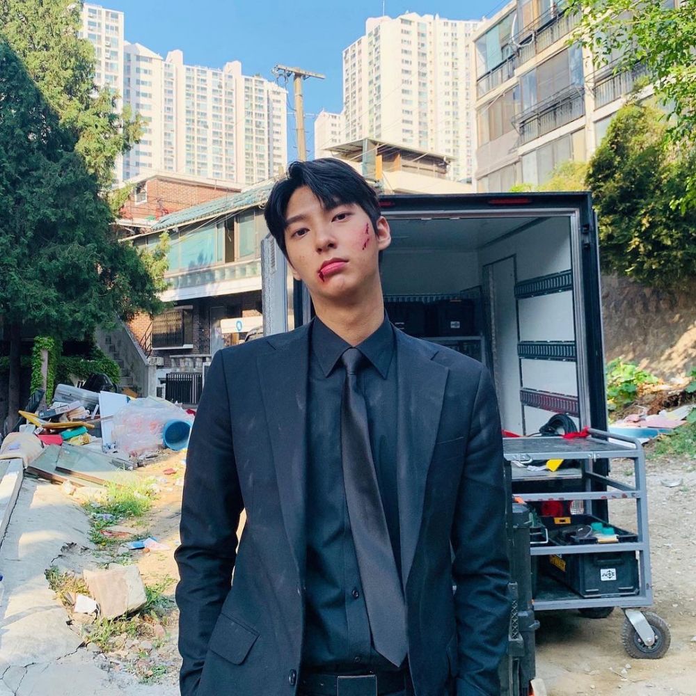 10 Potret Kece Lim Ji Sub, Aktor Rookie yang Curi Perhatian!