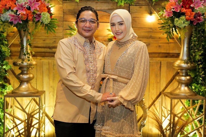 Menikah Sejak 2011, 12 Pasangan Artis Rumah Tangganya Awet dan Intim