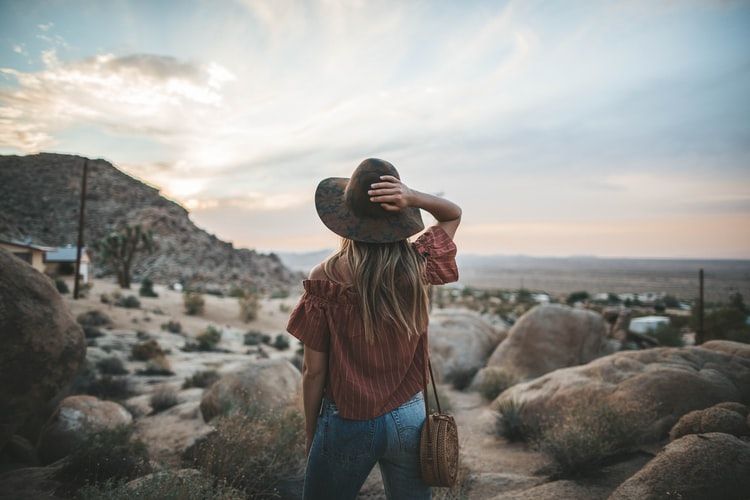 6 Cara Mempercepat Bangkit dari Kesedihan, Happy Lagi Deh!