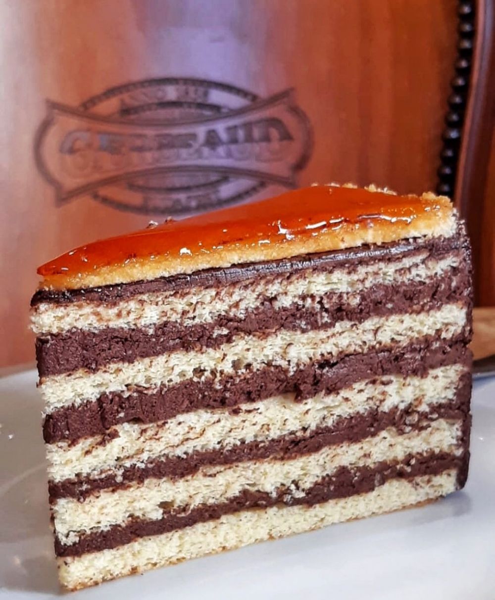 Dobos Torte, Dessert Manis Nan Lezat Dari Hungaria