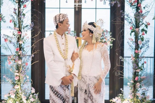 10 Potret Romantis Akad Nikah Hingga Resepsi Hanum Mega